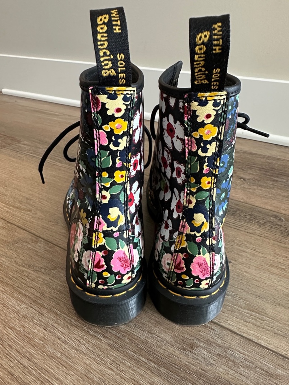 EUC Dr Martens Women’s Combat Boots 1460 Floral Mashup Leather Lace Up Size 9! 🌺 - Picture 4 of 6